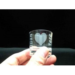 Vasos chupito grabado con texto y dibujo