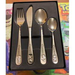 Cubiertos infantiles animales y grabados con texto